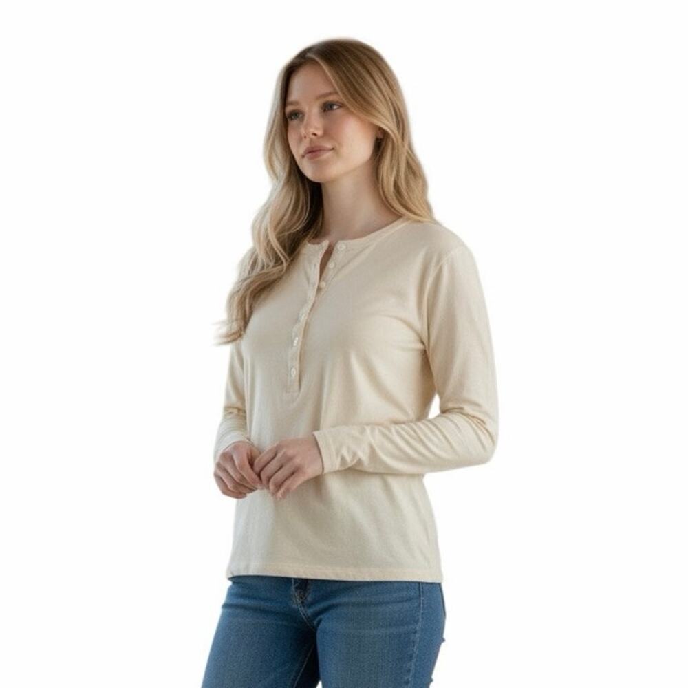 Universal thread Women’s Long Sleeve Top With 6 Buttons On it Size X-Large